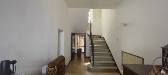 5 rooms Apartment in Gavorrano, Italy No. 221052 3