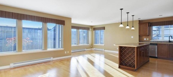 2 bedrooms Condo in British Columbia, Canada No. 1294 5