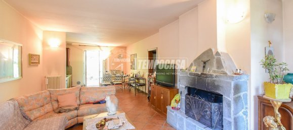 3-salle Appartement à Orsenigo, Italy No. 258063 8