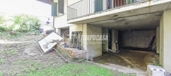 3-salle Appartement à Orsenigo, Italy No. 258063 17