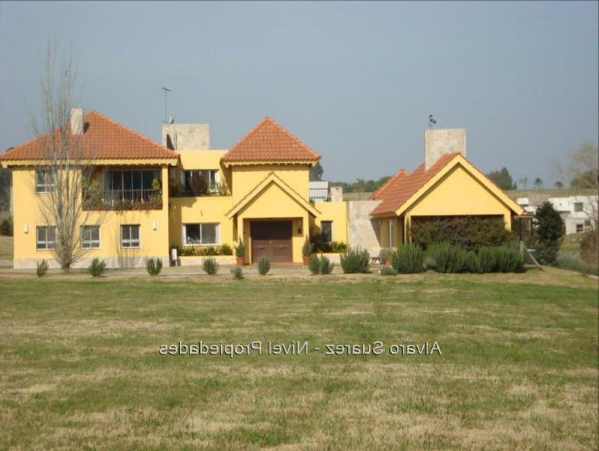 3 bedrooms House in Canelones, Uruguay No. 2297