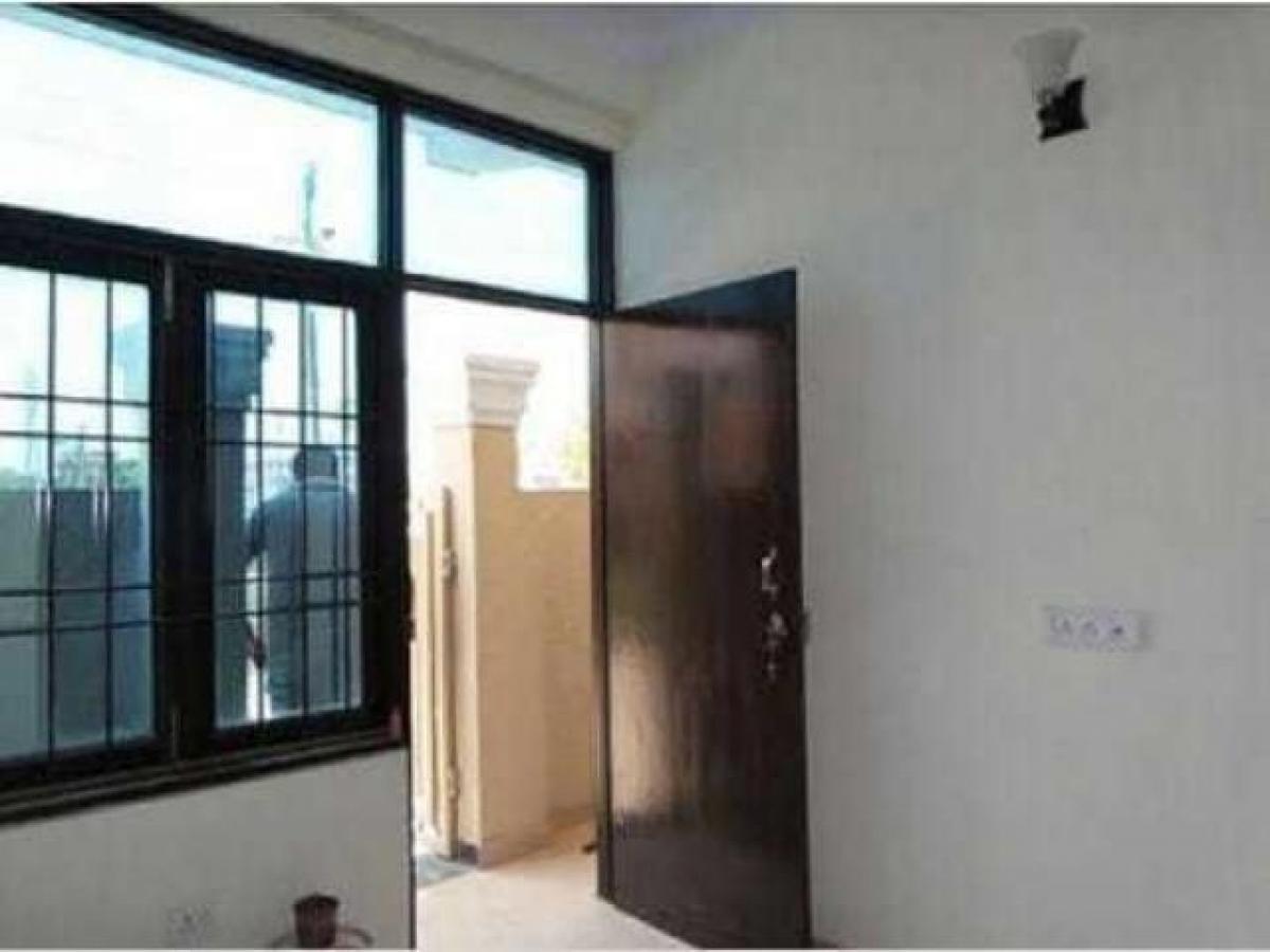 3 bedrooms House in Noida, India No. 22867