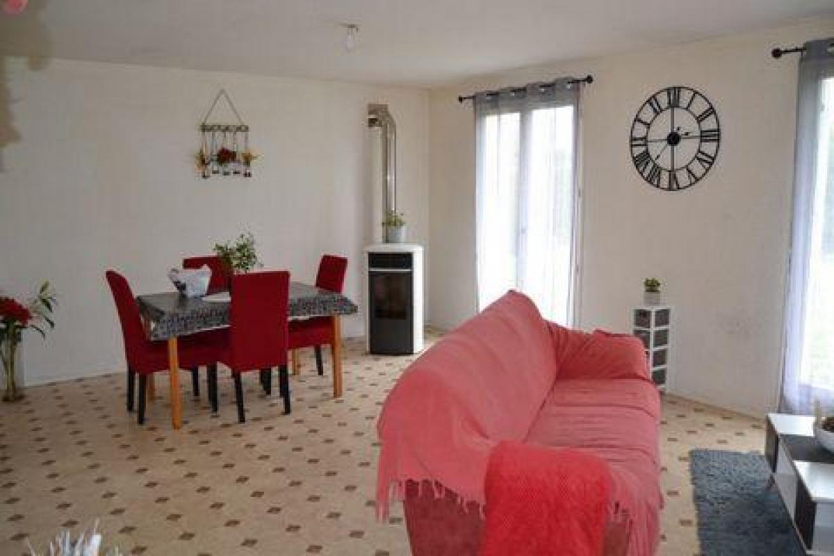 Casa de 3 dormitorios en Loudun, France No. 26979