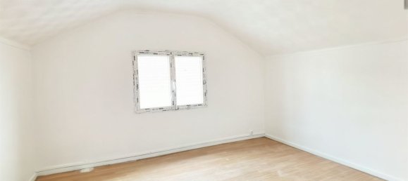 3 bedrooms House in Saint-Denis, France No. 122759 3