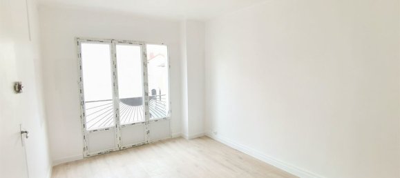 3 bedrooms House in Saint-Denis, France No. 122759 4