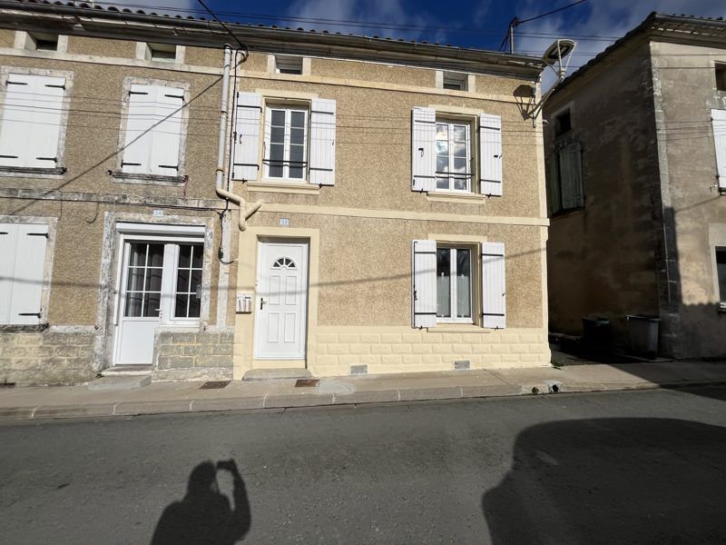 3 bedrooms House in Matha, France No. 345532