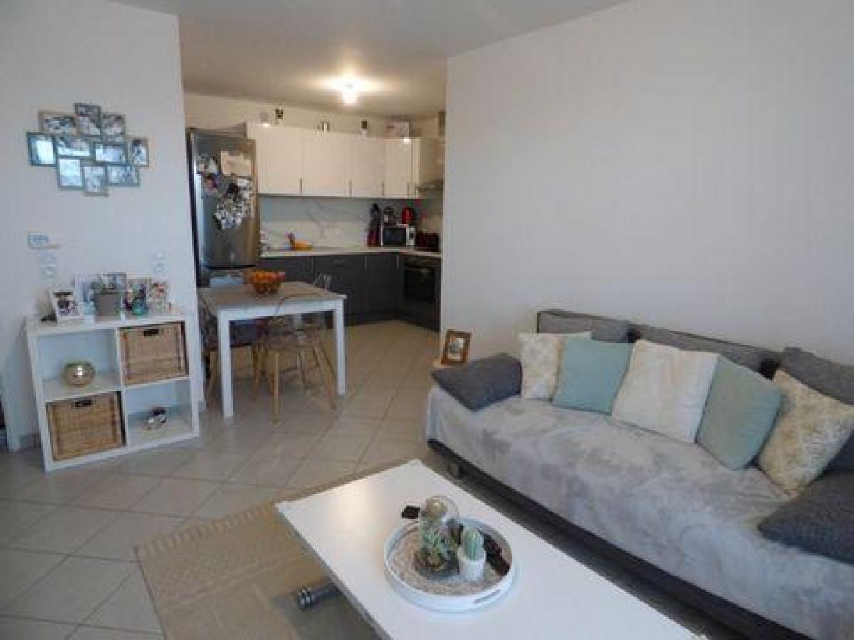 2 bedrooms Apartment in Pontoise, France No. 33312