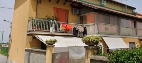 2 bedrooms Apartment in Casale Monferrato, Italy No. 282681 3