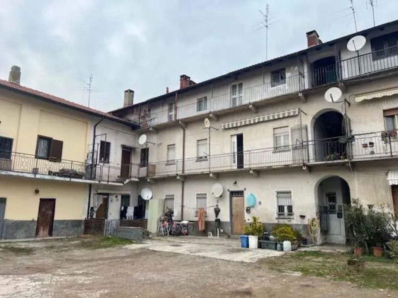 3غرفة شقة في Olgiate Olona, Italy رقم 185300