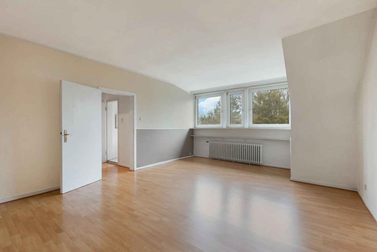 3 bedrooms Apartment in Dusseldorf, Germany No. 64271