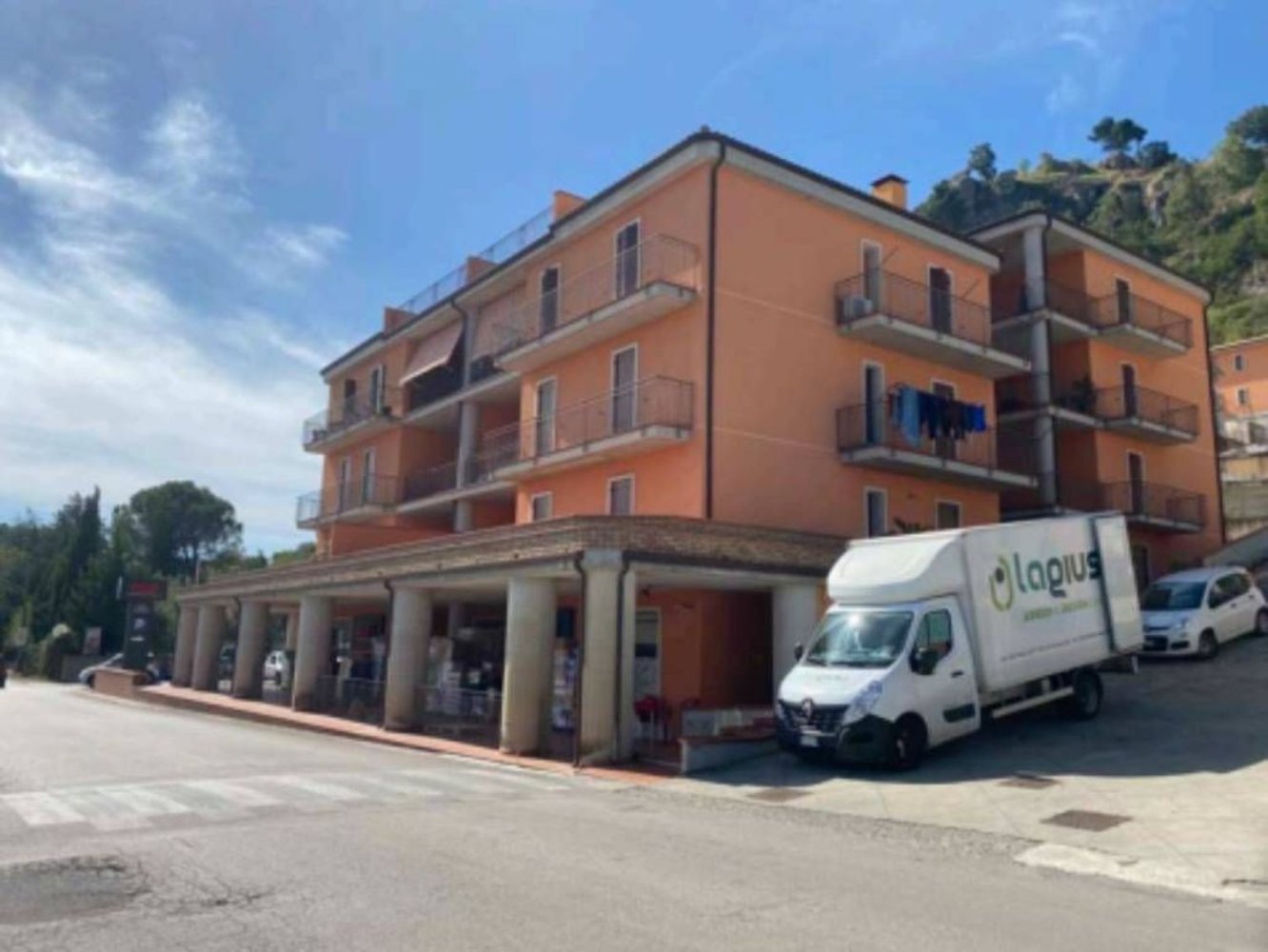 4-salle Appartement à Nicosia, Italy No. 49060