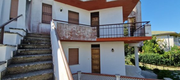 Квартира с 3 спальнями в Монтальто ди Кастро, Италия № 372089 6