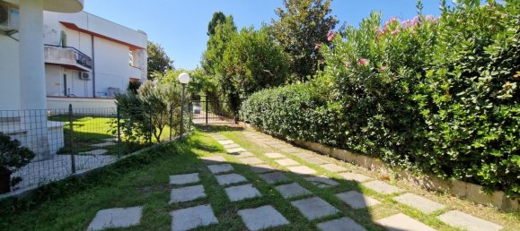 Квартира с 3 спальнями в Монтальто ди Кастро, Италия № 372089 3