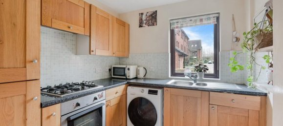 1 bedroom Apartment in Epsom, United Kingdom No. 9745 5