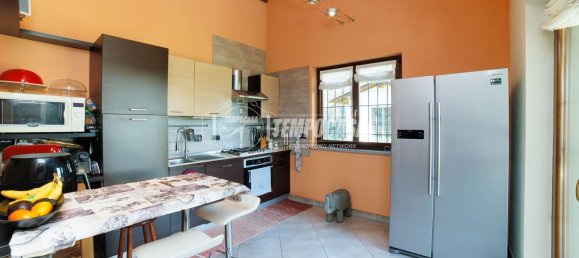 5 rooms Villa in Ivrea, Italy No. 1830 3