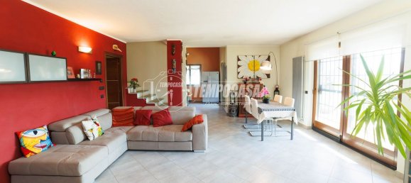 5 rooms Villa in Ivrea, Italy No. 1830 10