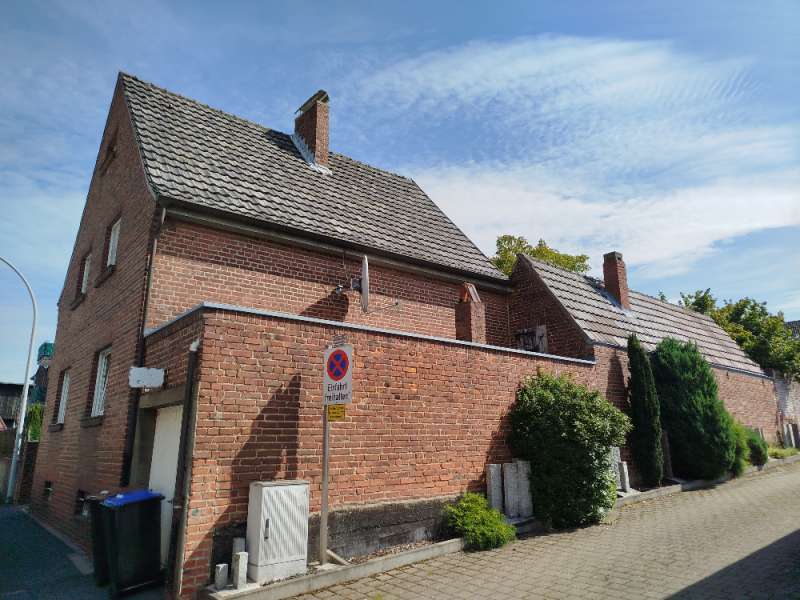 Casa de 3 dormitorios en Grevenbroich, Germany No. 114348