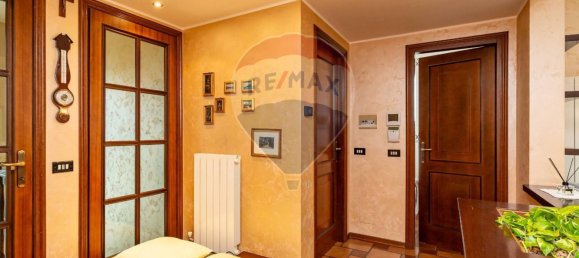 3 Schlafzimmer Wohnung in Uboldo, Italy, Nr. 54935 5