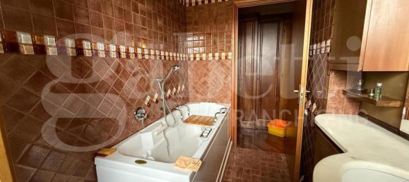 4 rooms Apartment in Prato, Italy No. 117835 29