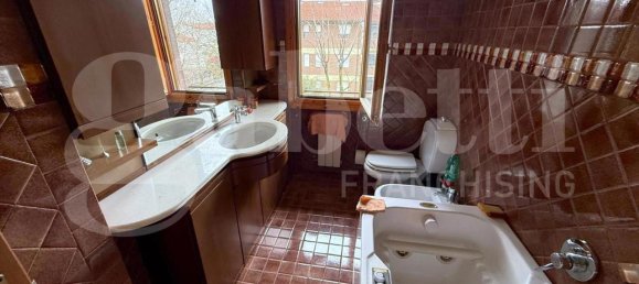 4 rooms Apartment in Prato, Italy No. 117835 30