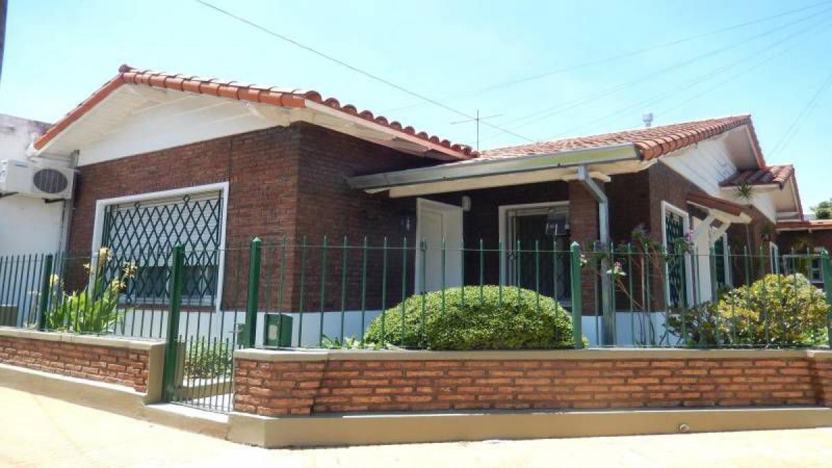 2 bedrooms House in Quilmes, Argentina No. 4353