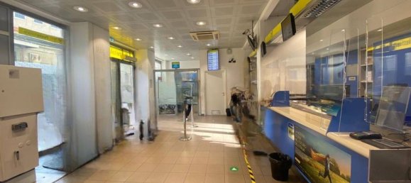 100m² Commercial property in Genoa, Italy No. 344152 3