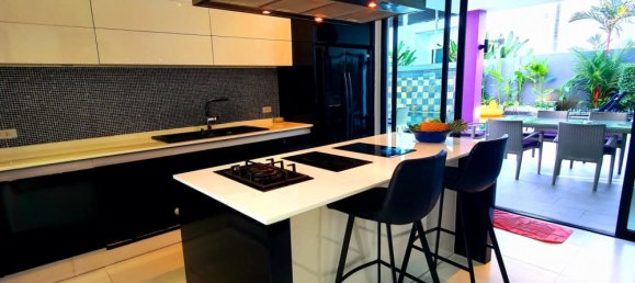 5 bedrooms Villa in Bang Tao, Thailand No. 9311 13