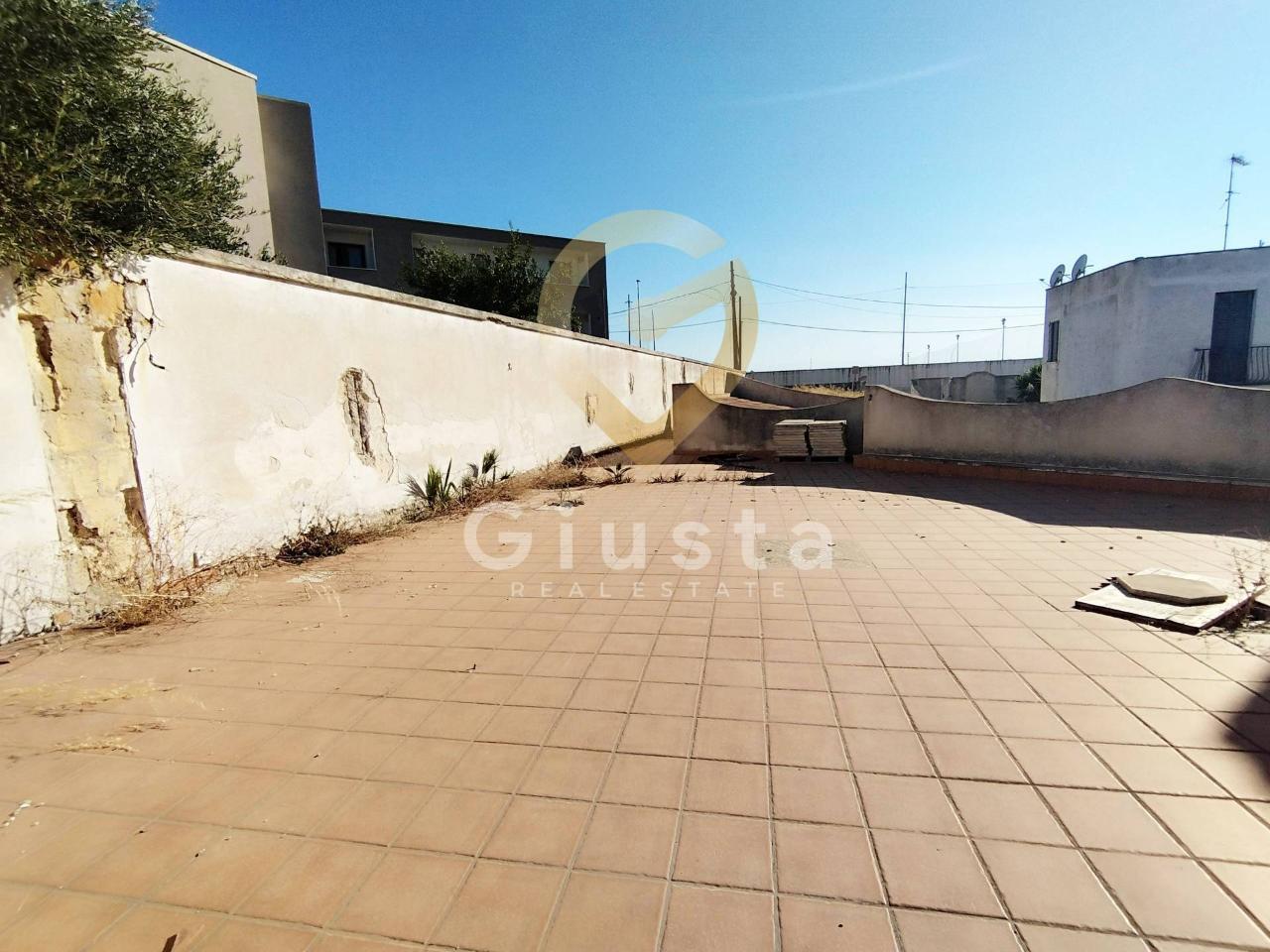 14 rooms House in Brindisi, Italy No. 143661