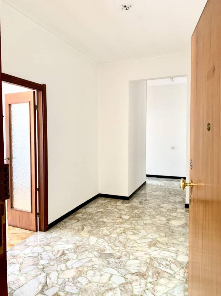 5غرفة شقة في Chiavari, Italy رقم 37001