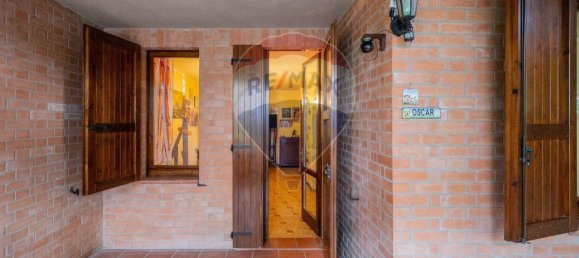 3 bedrooms House in Langhirano, Italy No. 358206 8