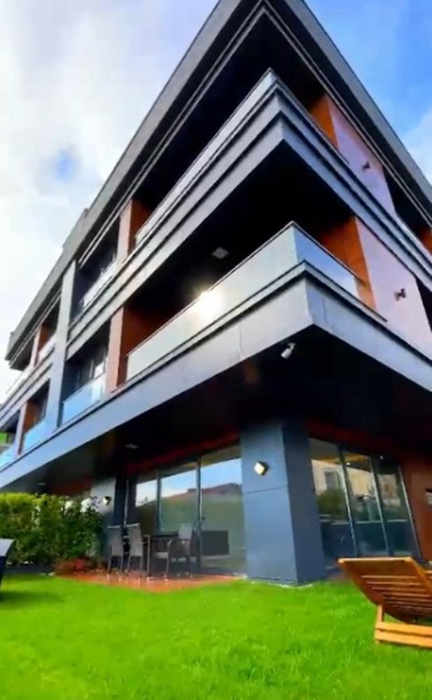 Villa 6+2 in Istanbul, Turkey No. 24710