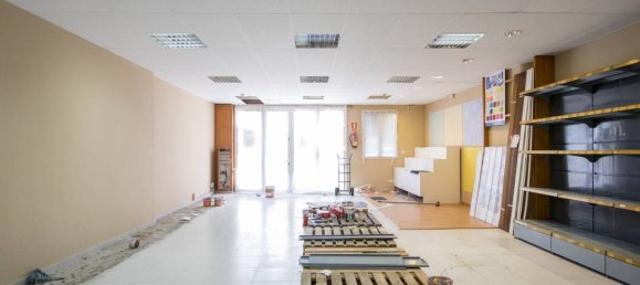 226m² Commercial property in Mahon, Spain No. 10321 3
