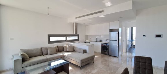 3 bedrooms Apartment in Limassol, Cyprus No. 821 5