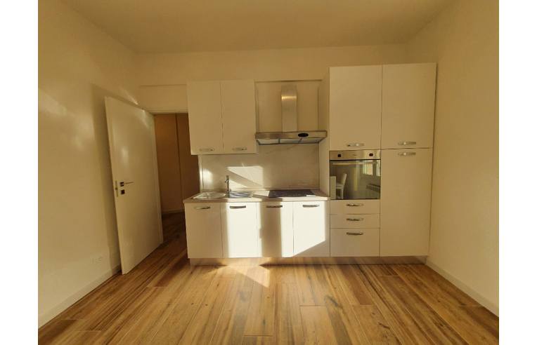 3-salle Appartement à Rapallo, Italy No. 252944