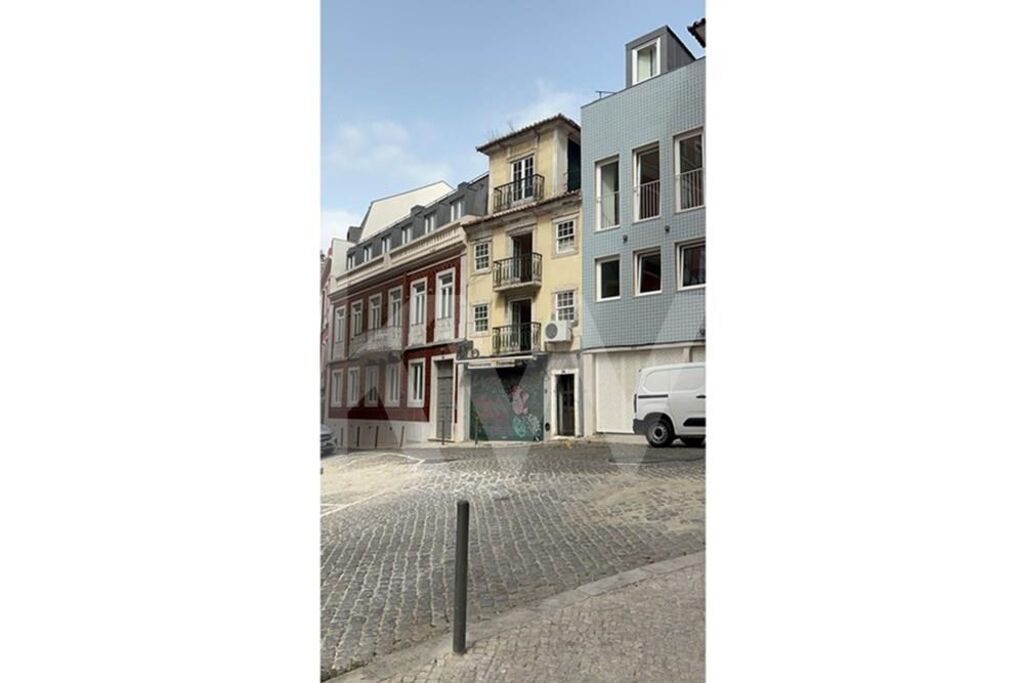 9 bedrooms Building in Lisbon, Portugal No. 80391