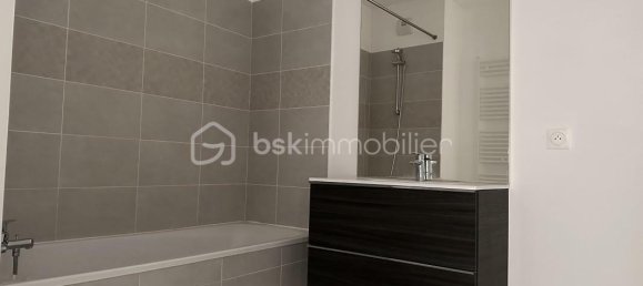 2 bedrooms Apartment in Noisy-le-Sec, France No. 345839 9