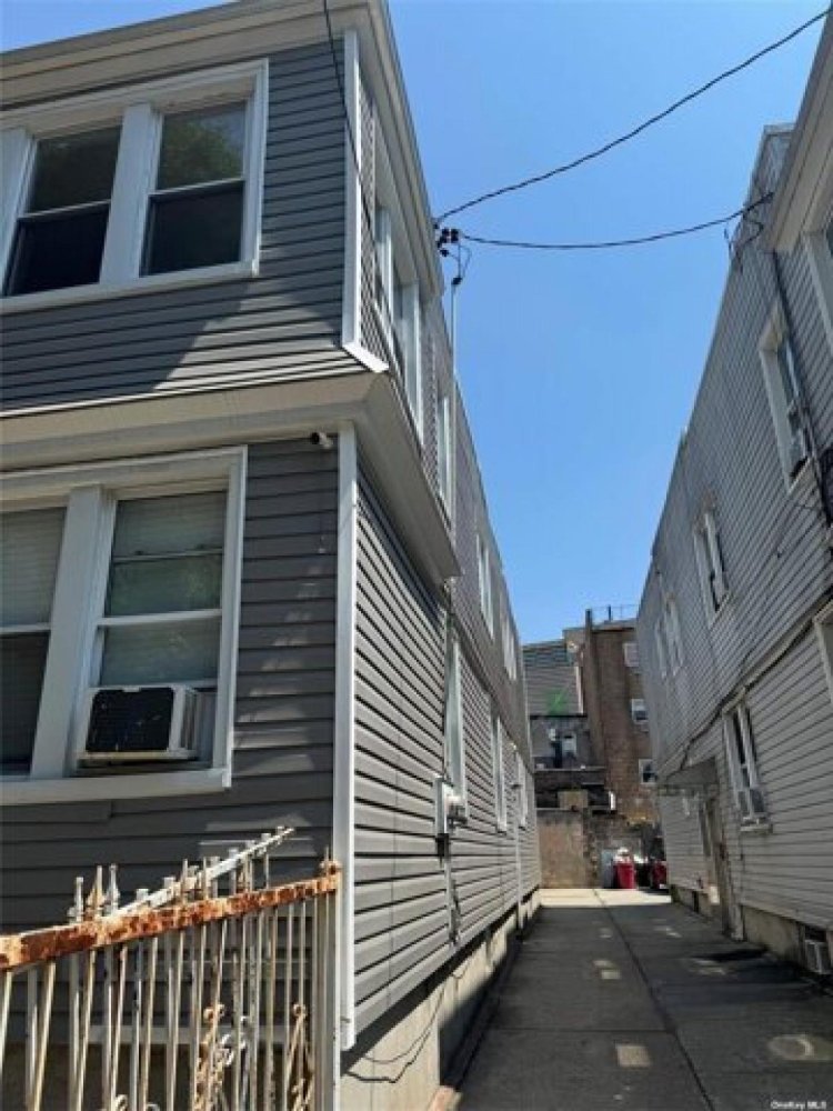 Casa de 7 dormitorios en Jamaica, USA No. 307256