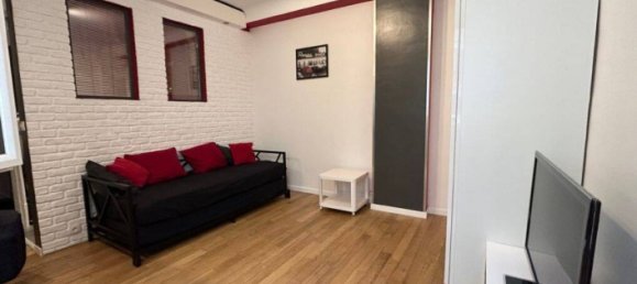 Studio in Paris, France No. 187965 5