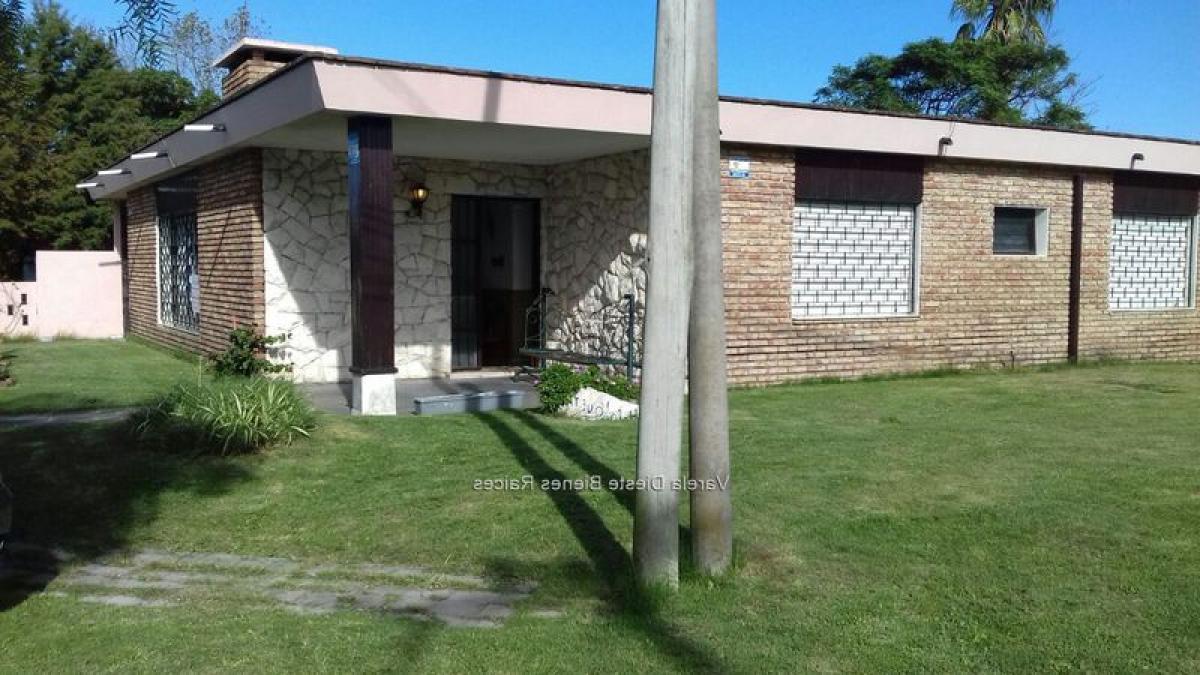 Casa de 3 dormitorios en Canelones, Uruguay No. 8732