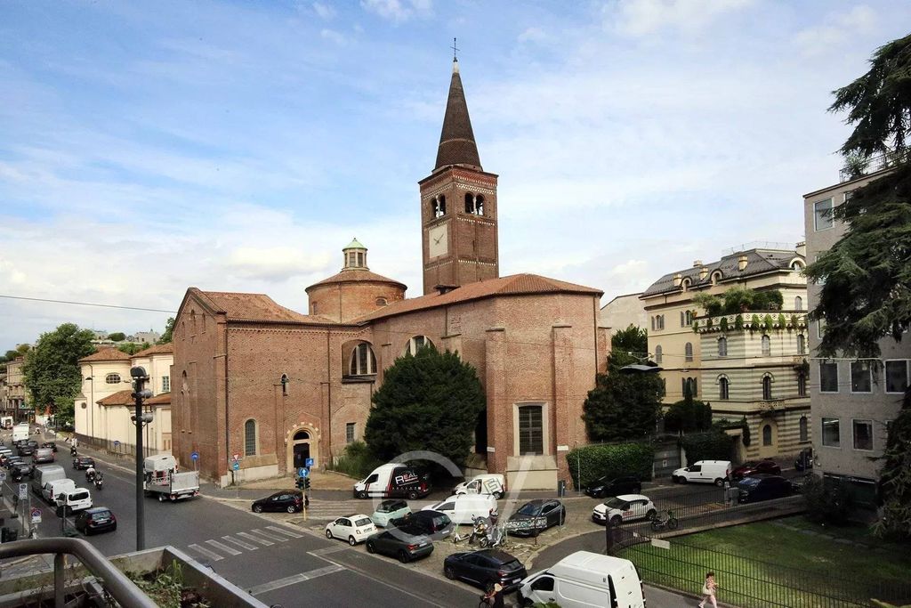 3 bedrooms Apartment in Milan, Italy No. 367828