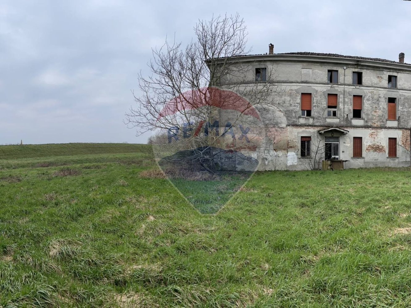 Grundstück in Viadana, Italy 27000m², Nr. 371649