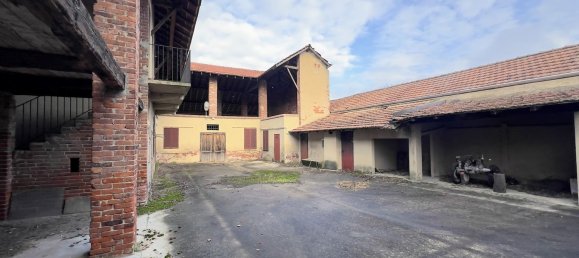 5 rooms House in Bellinzago Novarese, Italy No. 82864 4