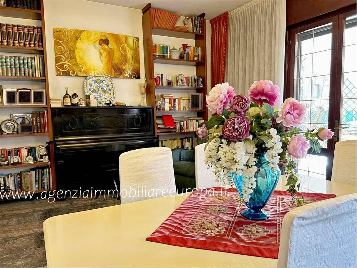 8-salle Villa à Padua, Italy No. 26078