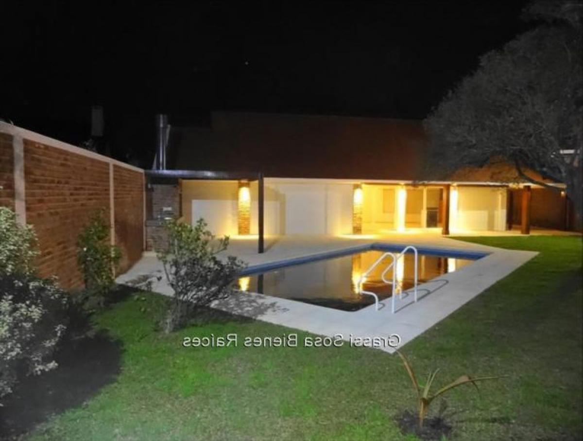 Дом с 5 спальнями в Монтевидео, Уругвай № 5261