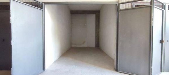 1-salle Garage à Catania, Italy No. 108283 10