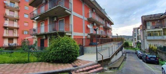 1-salle Garage à Catania, Italy No. 108283 2