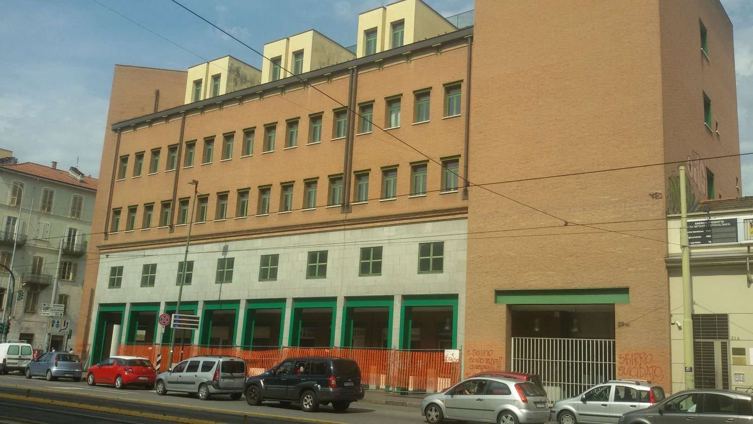 8 rooms Commercial property in Turin, Italy No. 108679