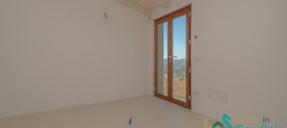 Дом с 4 спальнями в Лурас, Италия № 340771 20