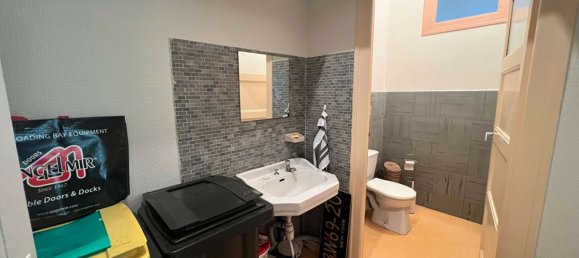 Oficina en Laval, France 96 m² No. 357941 3