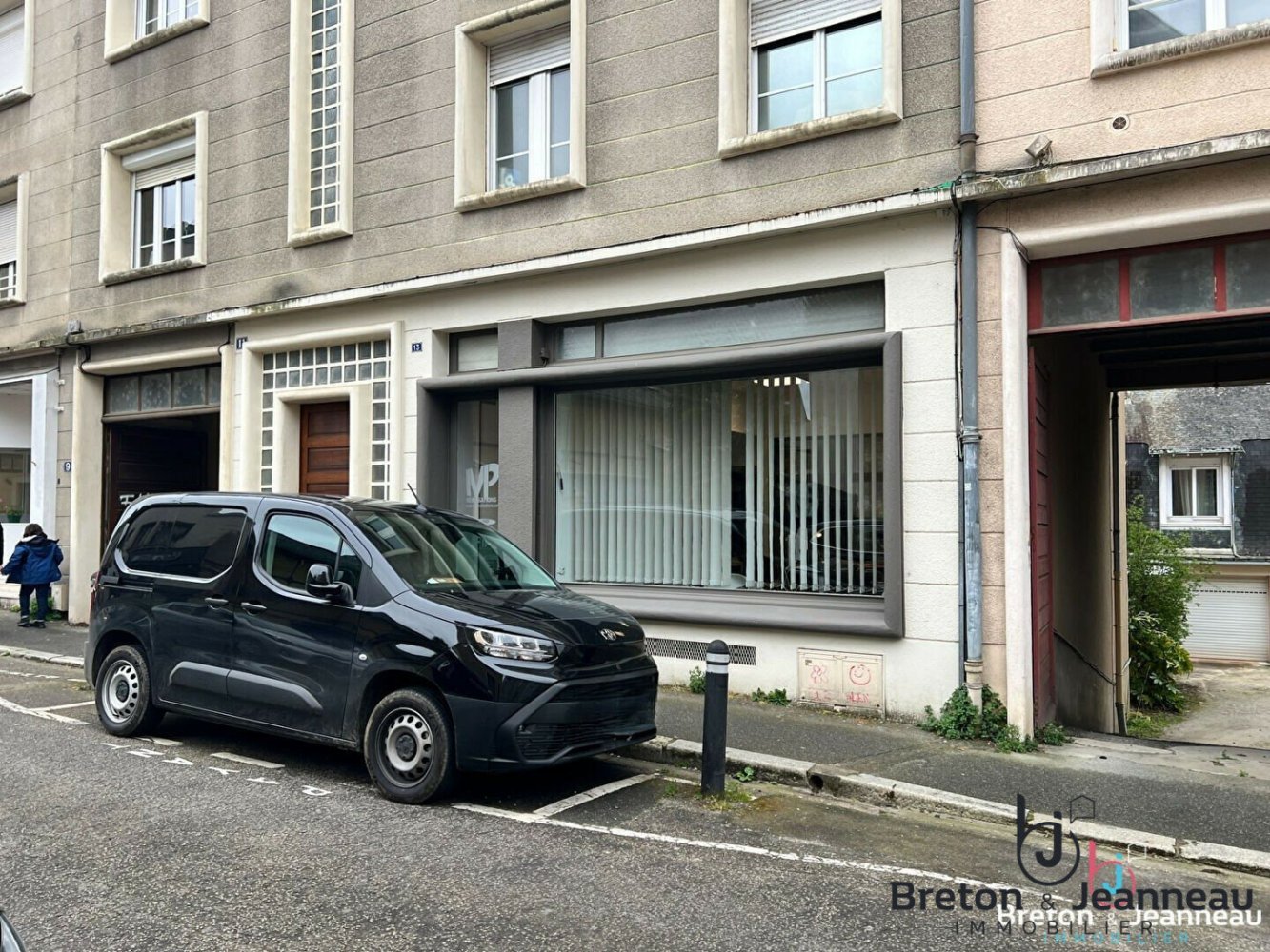 Oficina en Laval, France 96 m² No. 357941